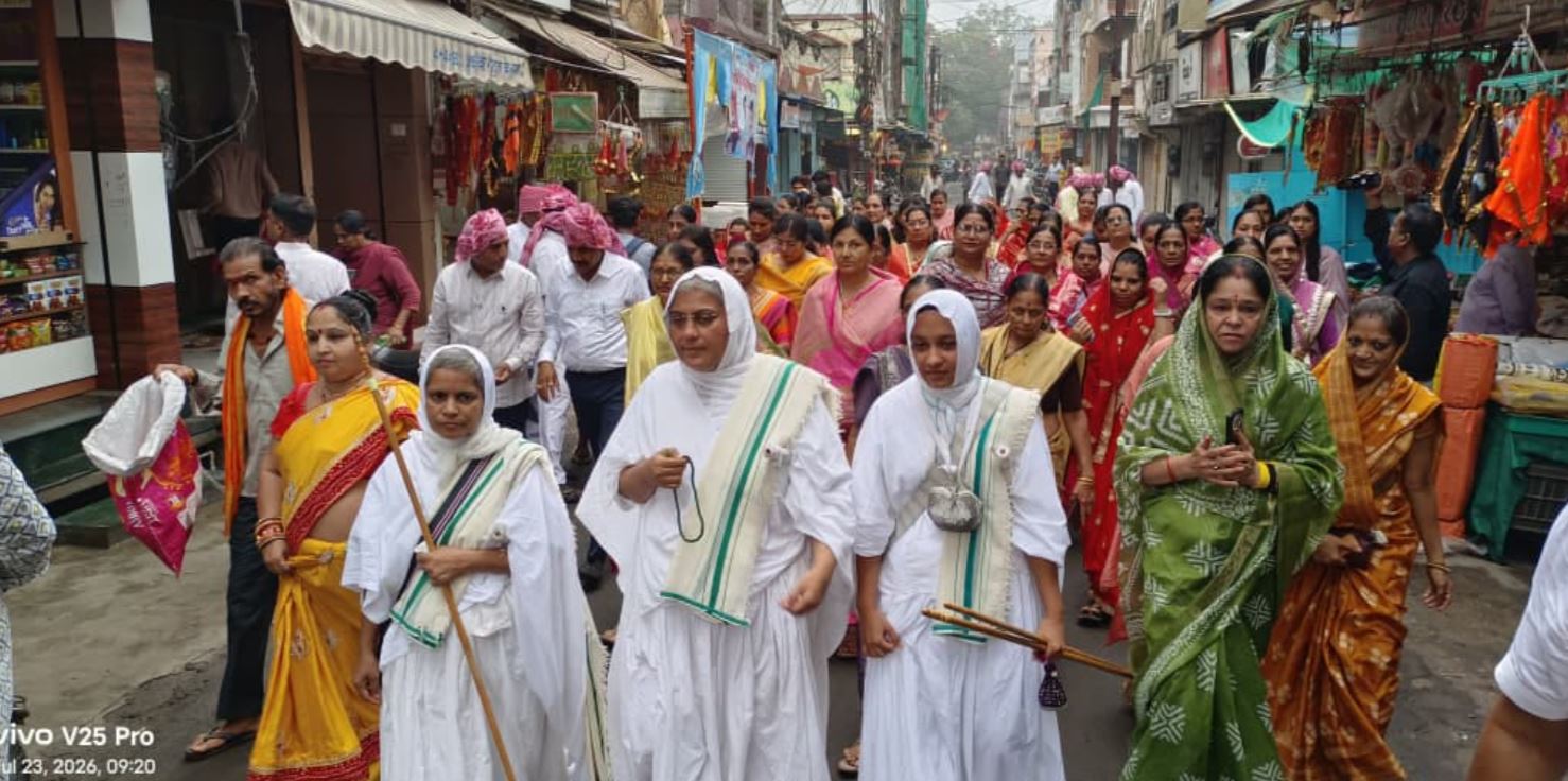 Nagda : मंगल गीतों की गूंज के बीच नागदा में साध्वीवृंद का चातुर्मासिक मंगल प्रवेश, उमड़ा श्रद्धा का सैलाब