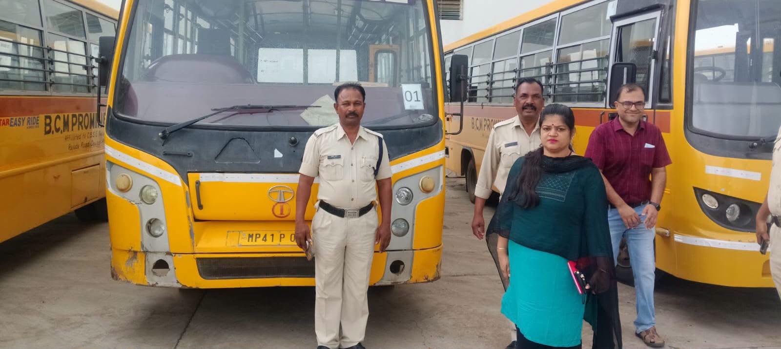 देवास में स्कूल बसों पर परिवहन विभाग का बड़ा अभियान: 16 बसों पर कार्रवाई, ₹15 हजार का शमन शुल्क वसूला, सुरक्षा मानकों की अनदेखी पर सख्ती
