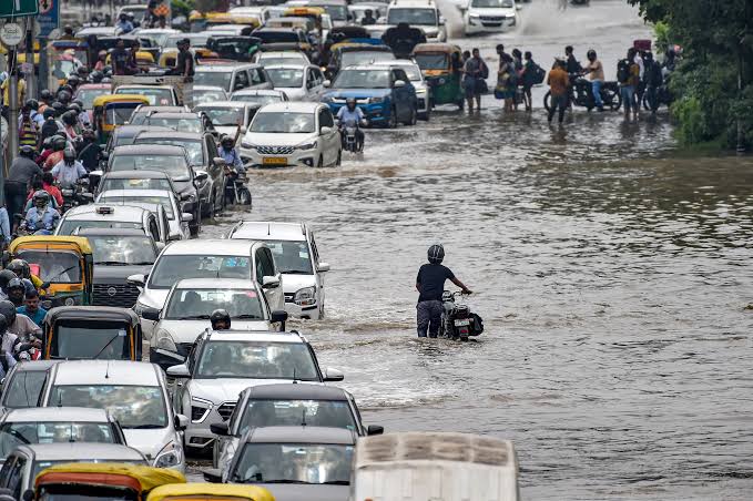 शहरों में जलभराव क्यों बन रहा है हर बारिश का संकट? पढ़िए भ्रष्टाचार और नगर नियोजन पर बड़ा विश्लेषण