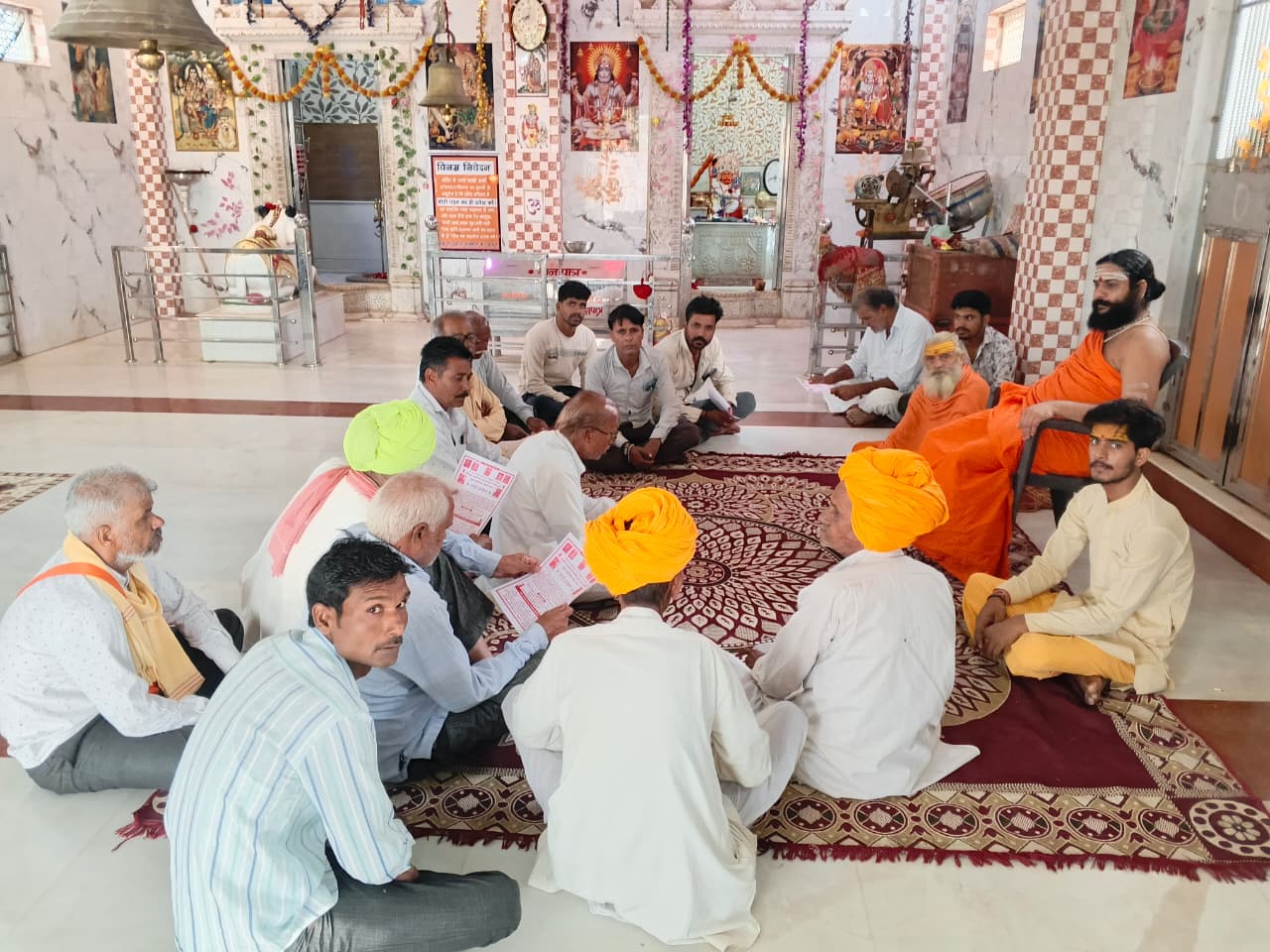 श्री चैतन्य आश्रम मेनपुरिया में 22 जुलाई से सात दिवसीय श्रीमद्भागवत कथा एवं गुरु पूर्णिमा महोत्सव, कथा व्यास महंत स्वामी मणि महेश चैतन्य जी महाराज स्वयं पहुंचे बछोड़िया, ग्रामीणों को दिया सपरिवार आमंत्रण