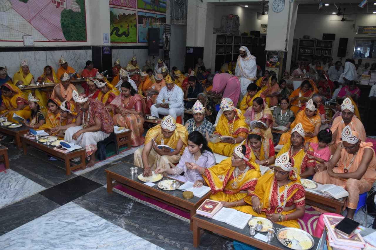 Jain devotees perform Abhishek, worship and Dhwajarohan during the Indradhwaj Terah Deep Mahamandal Vidhan at Vasupujya Digambar Jain Temple in Gwalior, with prayers for world peace and spiritual well-being