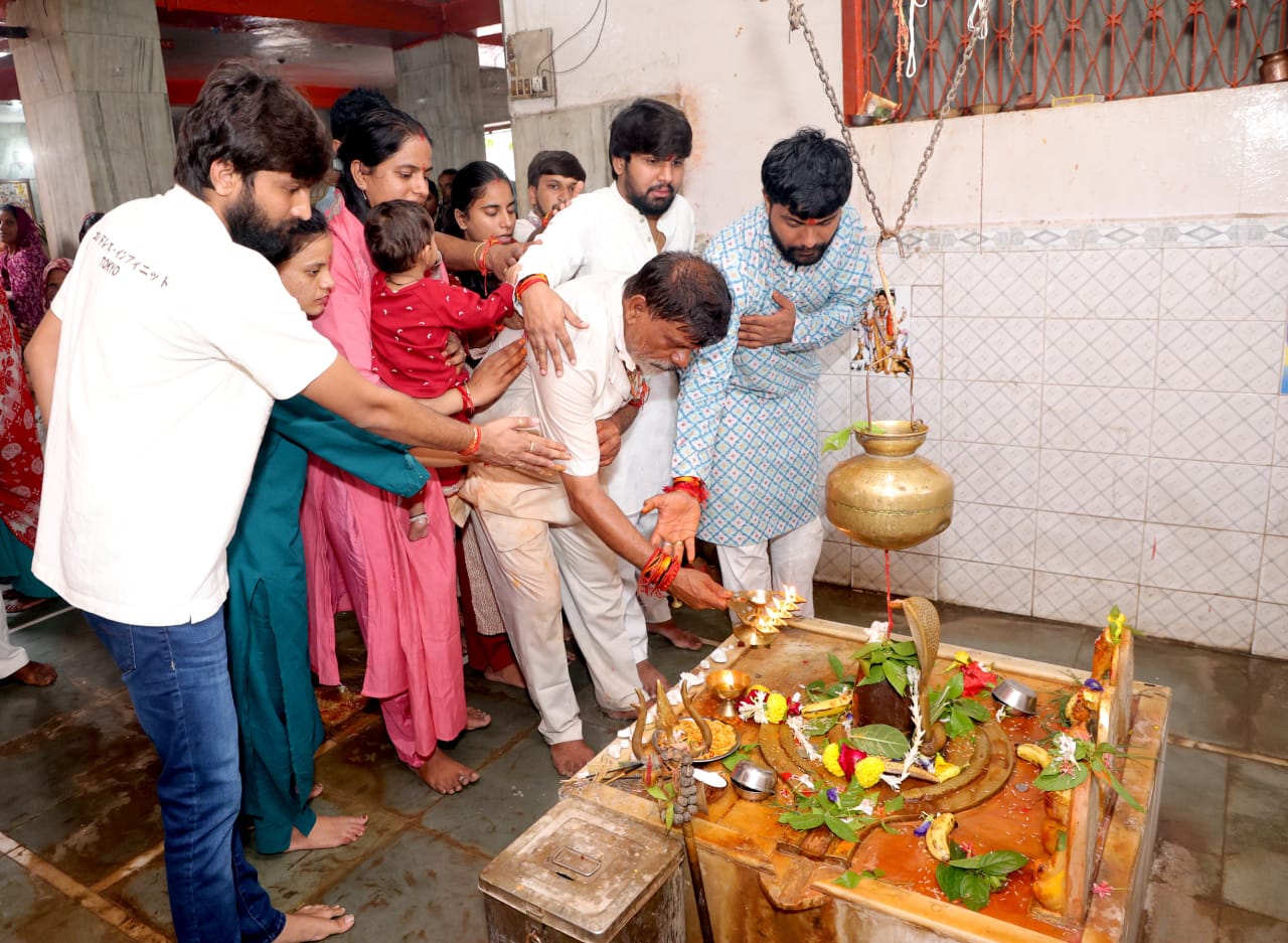 गुरु पूर्णिमा महोत्सव संपन्न: वनेश्वर मारुति मंदिर में उमड़ा आस्था का सैलाब, पंचामृत अभिषेक, 56 भोग, महाआरती और महाप्रसाद में शामिल हुए हजारों श्रद्धालु