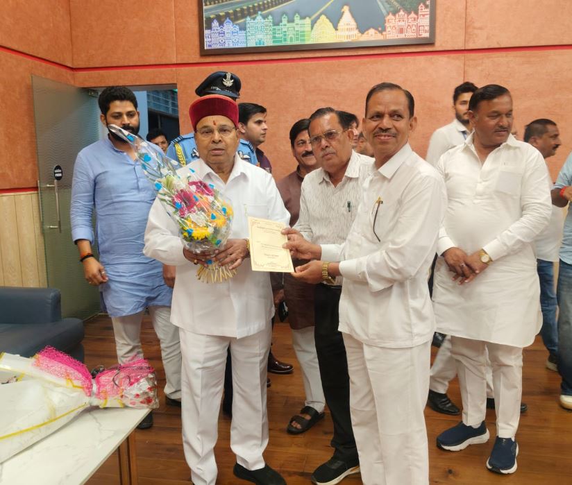 40 वर्षों की शिक्षा सेवा का सम्मान, राज्यपाल डॉ. थावरचंद गहलोत को सेवानिवृत्ति समारोह में शामिल होने का आमंत्रण