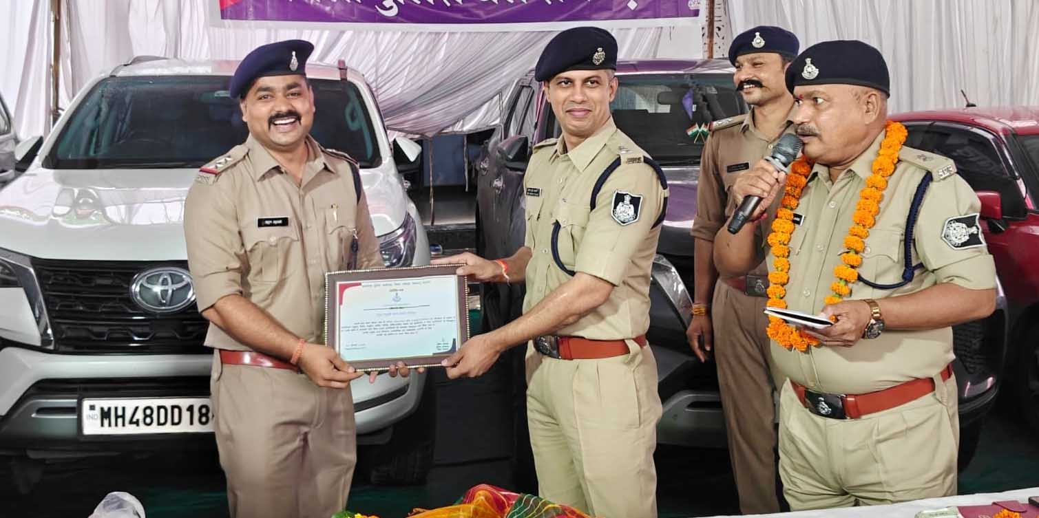 ₹2 करोड़ ठगी केस में बड़ी कामयाबी, सारंगपुर थाना प्रभारी राहुल रघुवंशी को SP ने किया सम्मानित
