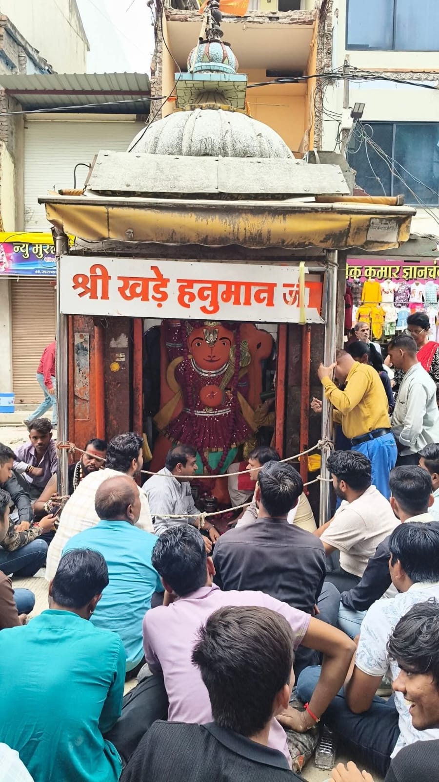 उज्जैन में खड़े हनुमान मंदिर शिफ्टिंग पर बड़ा विरोध, 6 प्रमुख मार्गों पर चक्काजाम; जानिए क्या बनी सहमति