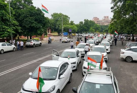 Bhopal में टैक्सी ड्राइवरों की हड़ताल, किराया बढ़ाने समेत कई मांगों को लेकर प्रदर्शन
