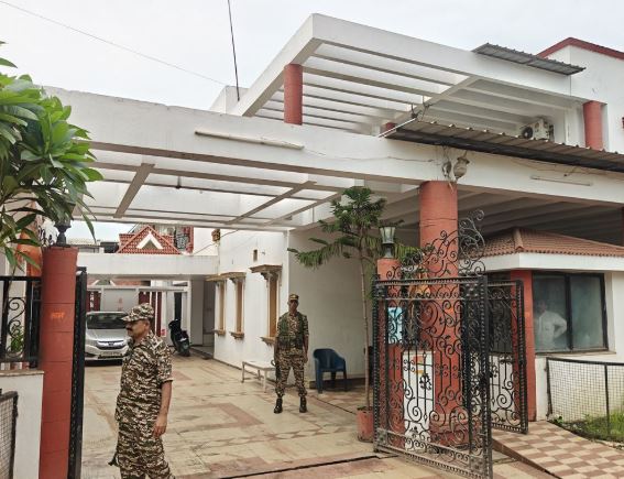 CG ED Raid: धमतरी में कांग्रेस नेता रामगोपाल अग्रवाल के घर ED की छापेमारी, शराब-कोल और कस्टम मिलिंग मामलों से जुड़ी जांच