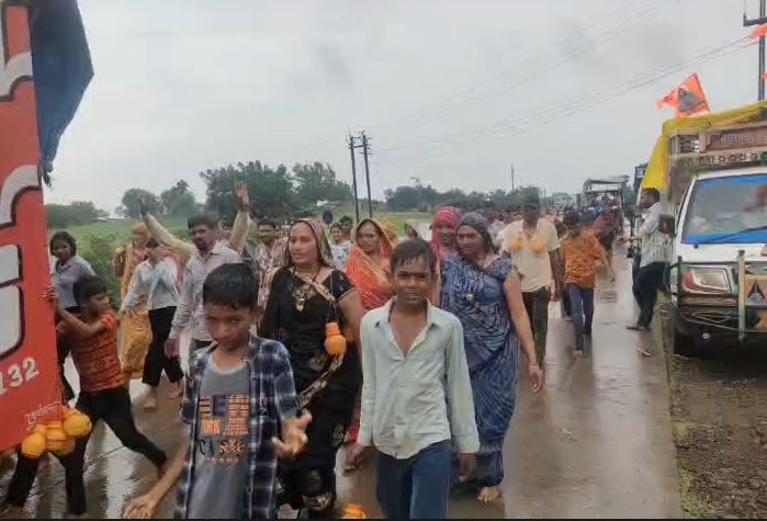 Manawar: सावन के दूसरे सोमवार पर मनावर में दिखी शिवभक्ति की अनूठी तस्वीर, सेमल्दा से निकली कांवड़ यात्राओं में गूंजा हर-हर महादेव