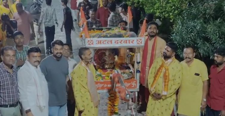 Manawar : श्रावण के दूसरे सोमवार को निकली बांकनाथ अटल दरबार की भव्य शोभायात्रा, जगह-जगह हुआ भव्य स्वागत