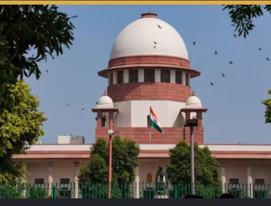 सुप्रीम कोर्ट की सख्ती: अवैध निर्माण और रिहायशी इमारतों में व्यावसायिक गतिविधियों पर कार्रवाई के निर्देश