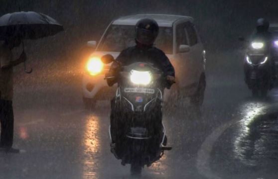 Weather Update: देशभर में मानसून सक्रिय, दिल्ली-UP समेत कई राज्यों में भारी बारिश का अलर्ट