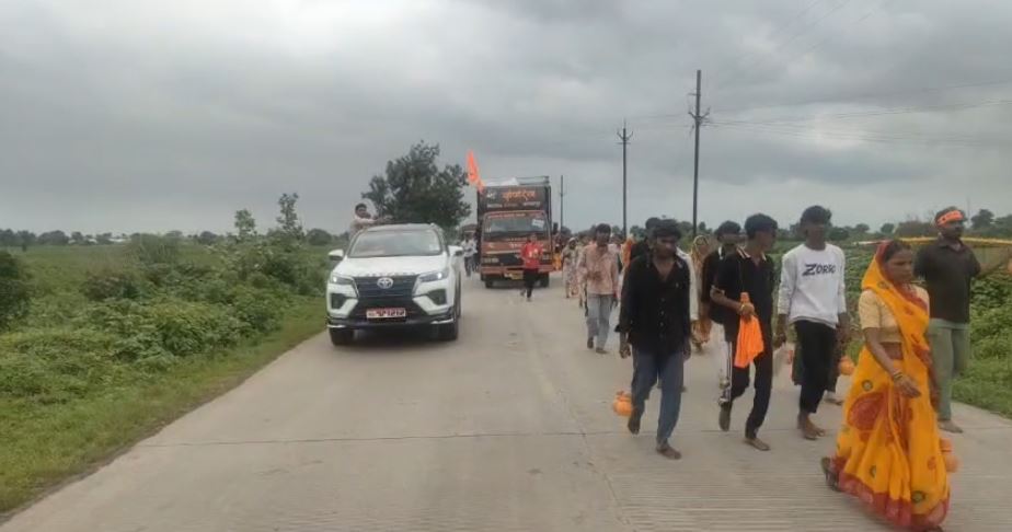 श्रावण मास में राधे भैया ने निकाली भव्य कावड़ यात्रा, हजारों श्रद्धालु हुए शामिल