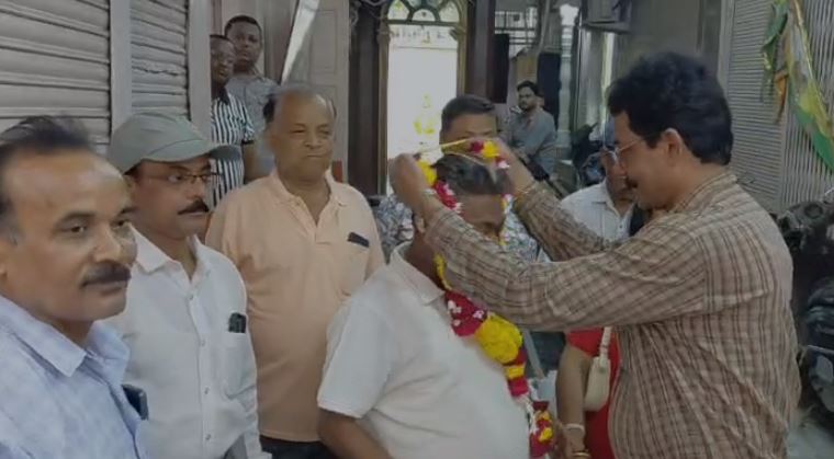 Indore : 20 साल बाद इंदौर बंगाली समाज में चुनाव, आशुतोष मैती अध्यक्ष बने, मंदिर विकास, शिक्षा और स्वास्थ्य को देंगे प्राथमिकता