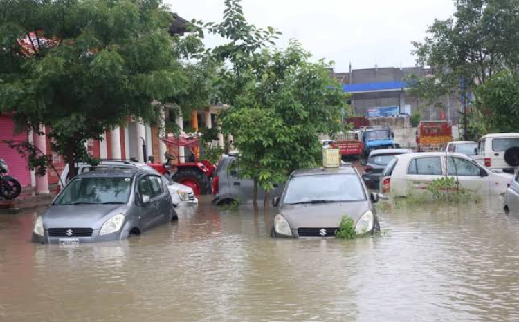 MP Weather: मध्य प्रदेश में बारिश का कहर, नदी-नाले उफने; कई रास्ते बंद, स्कूलों में छुट्टी, 10 जिलों में भारी बारिश का अलर्ट