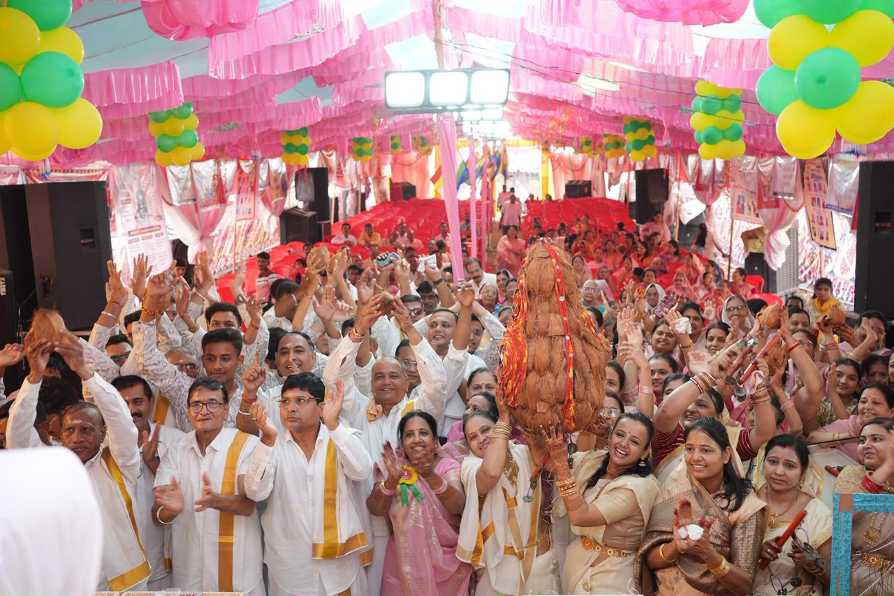 आर्यिका 105 लक्ष्मीभूषण माताजी ससंघ के सान्निध्य में मंडलेश्वर में भव्य मंगल कलश स्थापना महोत्सव संपन्न