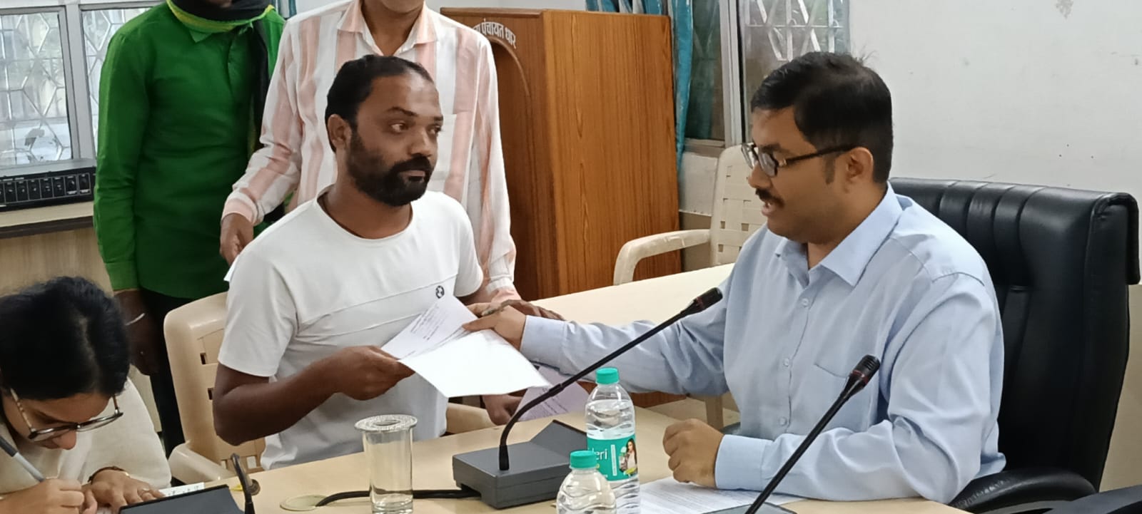 धार अवैध स्पा पार्लर मामला: बड़ा खुलासा! क्या CMO दे रहे हैं संरक्षण? जनसुनवाई में उठा बड़ा सवाल 2026