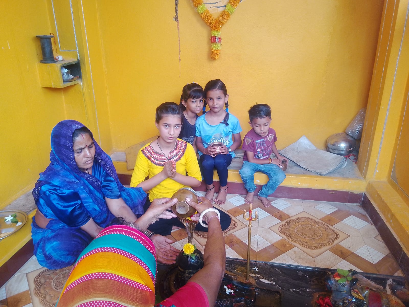 सावन के पहले सोमवार पर शिवालयों में उमड़ा आस्था का सैलाब, भोलेनाथ के पंचाभिषेक से गूंजे मंदिर