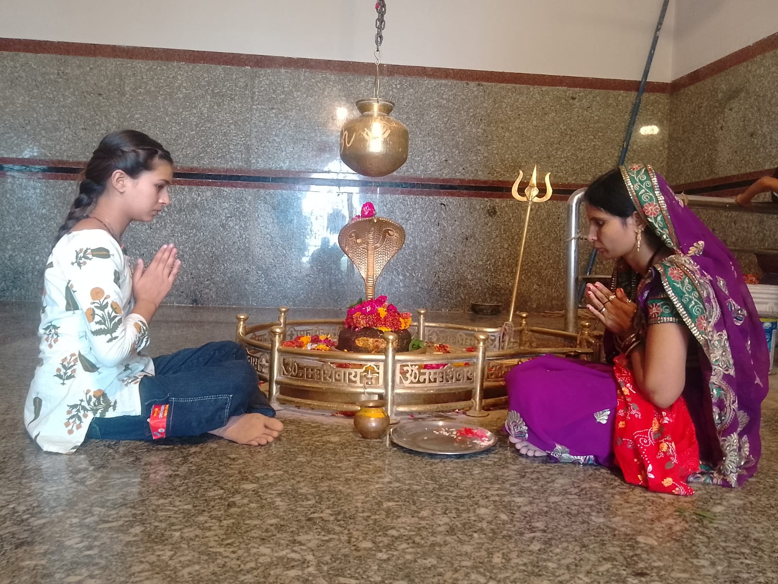 खरलाघाट से नेवज नदी का पवित्र जल लेकर निकली भव्य कावड़ यात्रा, पिंगलेश्वर महादेव का हुआ जलाभिषेक