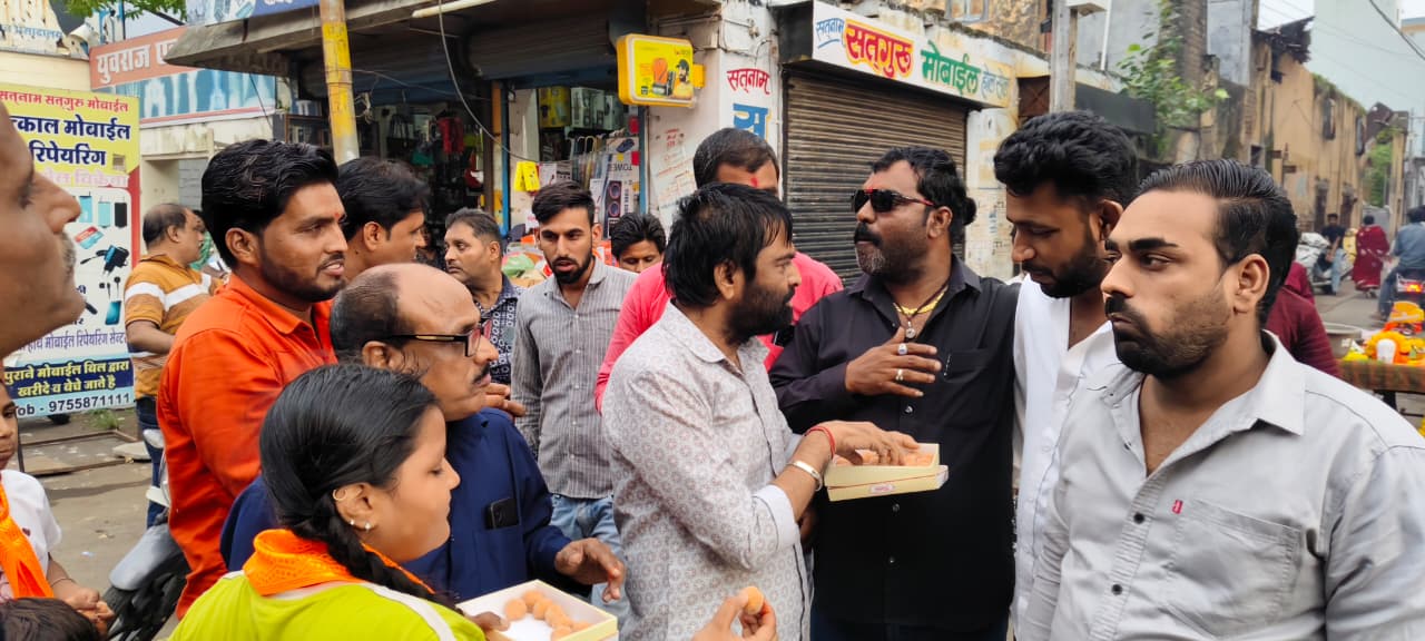 ऐतिहासिक जीत: दतिया उपचुनाव में कांग्रेस की बड़ी विजय पर नागदा में जोरदार जश्न, आतिशबाजी और मिठाई वितरण