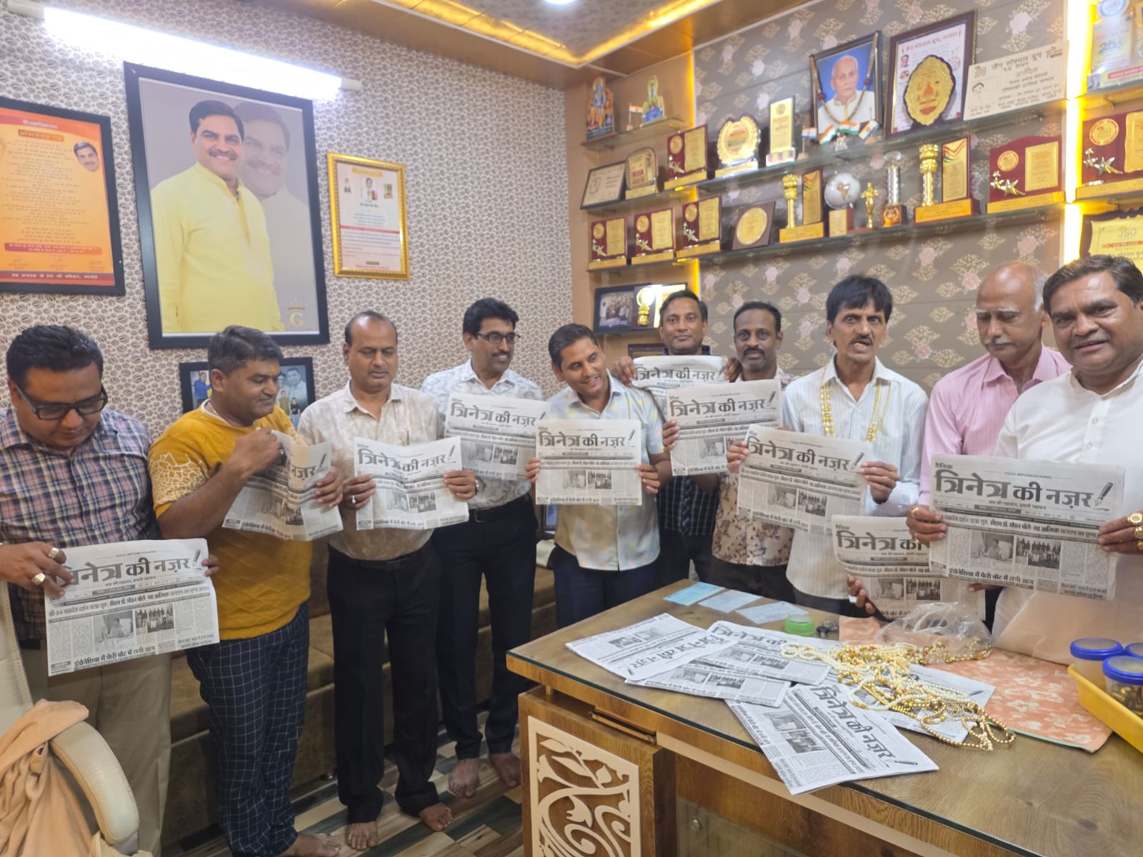 बड़ी उपलब्धि: दैनिक त्रिनेत्र की नजर समाचार पत्र का भव्य शुभारंभ, नागदा में समाजसेवियों ने किया विमोचन