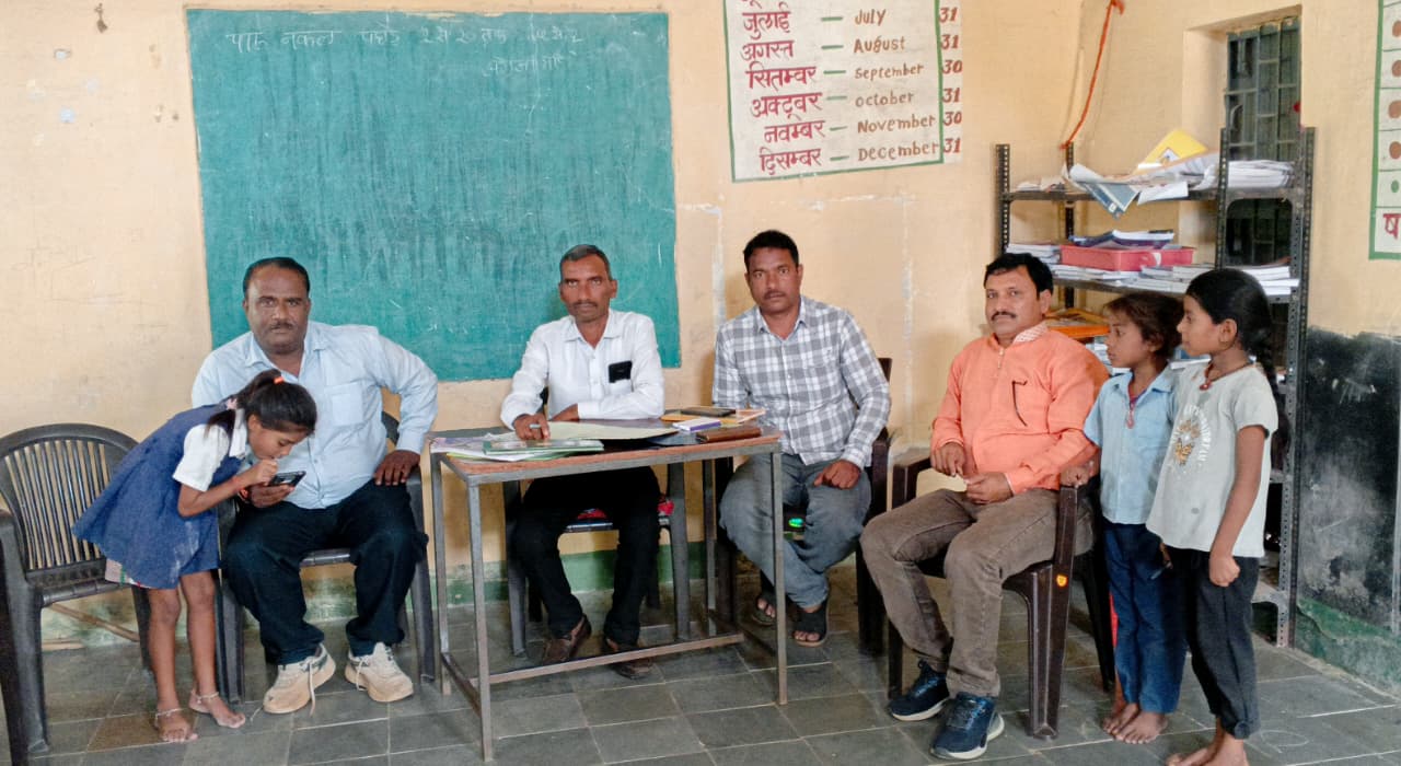 रानीगांव प्राथमिक विद्यालय का औचक निरीक्षण, अधिकारियों ने जांचा शैक्षणिक स्तर और व्यवस्थाएं