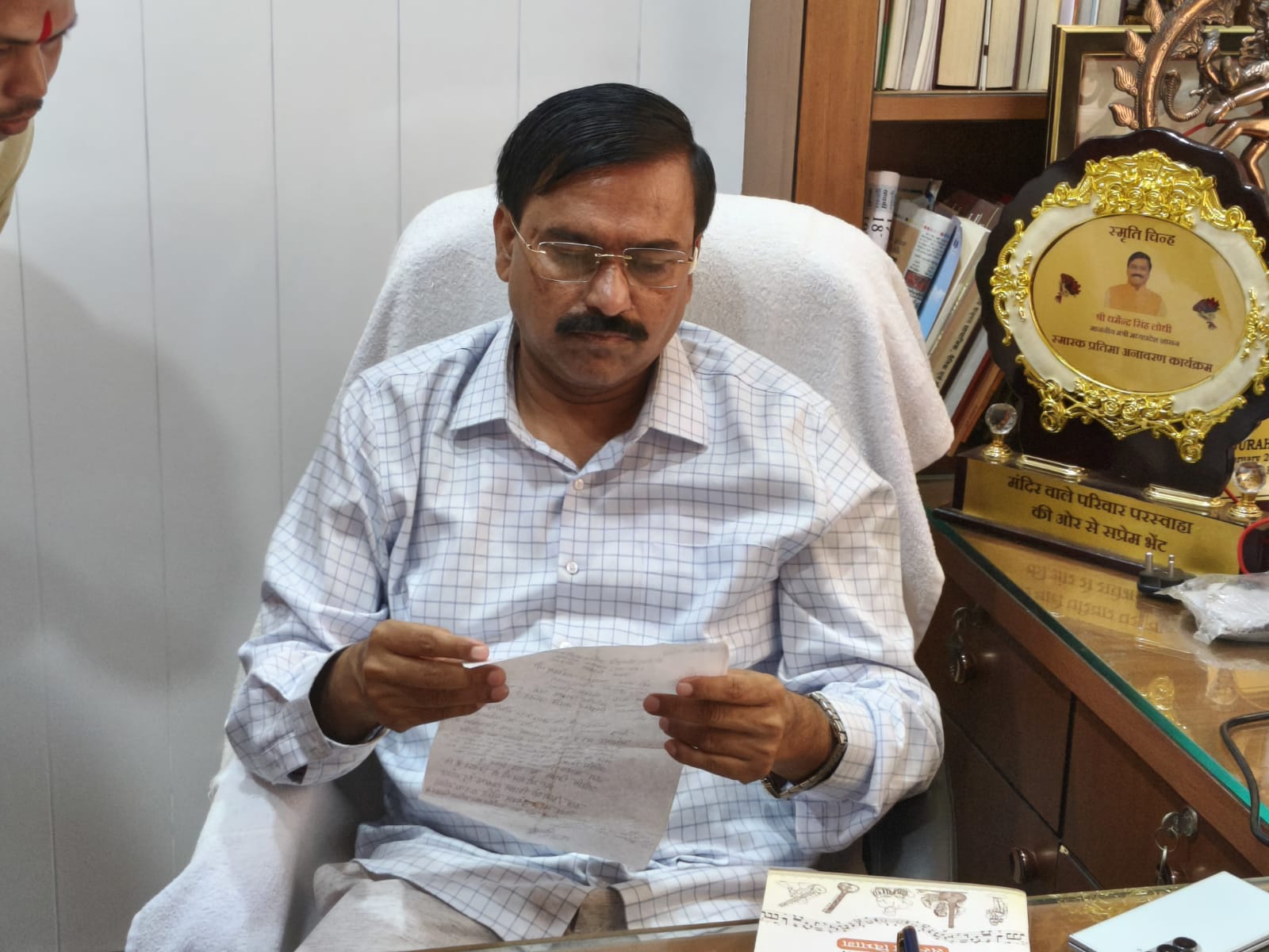Damoh में जनसुनवाई: ग्रामीणों की समस्याओं पर राज्यमंत्री लोधी ने की अधिकारियों से चर्चा