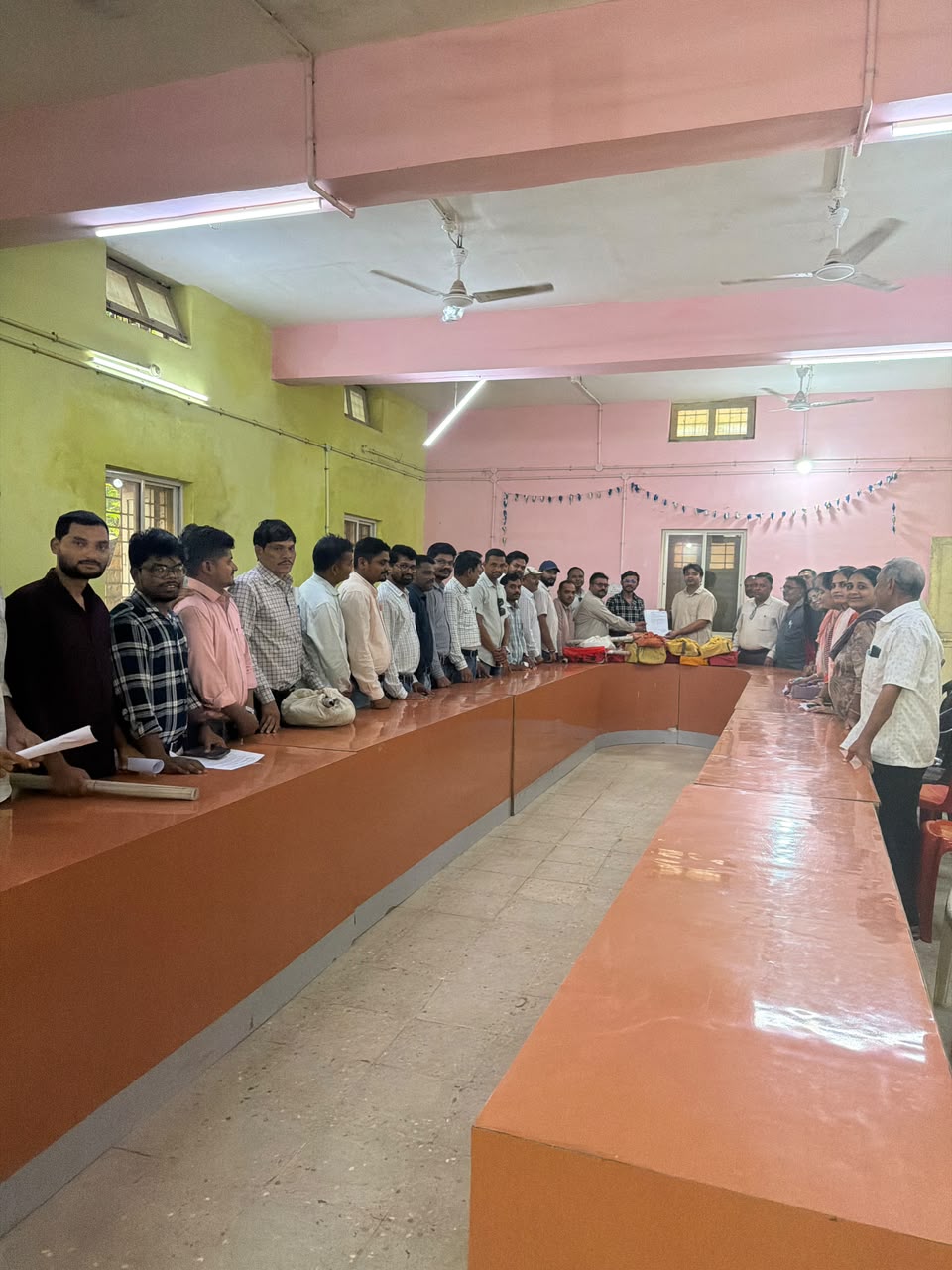 आलीराजपुर में पटवारियों की अनिश्चितकालीन कलमबंद हड़ताल शुरू, लंबित मांगों को लेकर शासन के खिलाफ मोर्चा; तहसीलों में जमा किए बस्ते