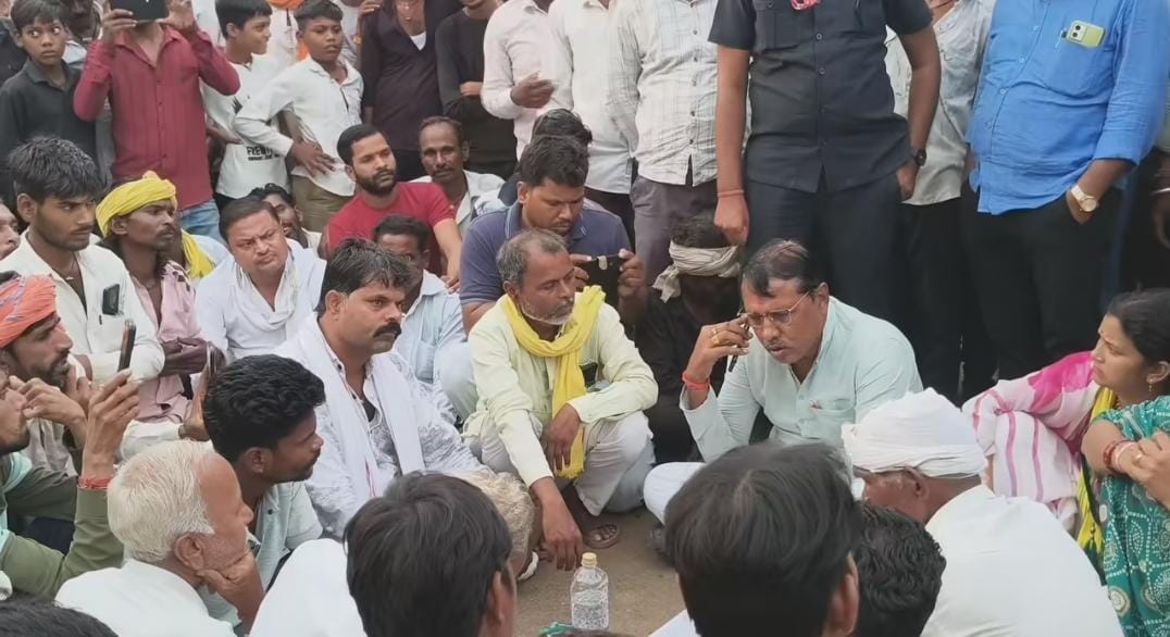 Sagar में युवक की संदिग्ध मौत पर बवाल, शव रखकर 9 घंटे तक चक्काजाम; पुलिस पर गंभीर आरोप, जांच की मांग तेज