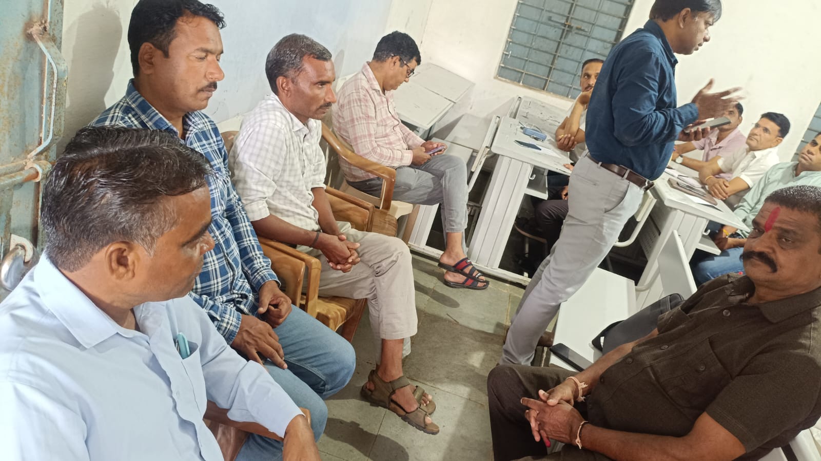 जन शिक्षा केंद्र रियावन में समीक्षा बैठक, शैक्षणिक और प्रशासनिक कार्यों की हुई विस्तृत समीक्षा
