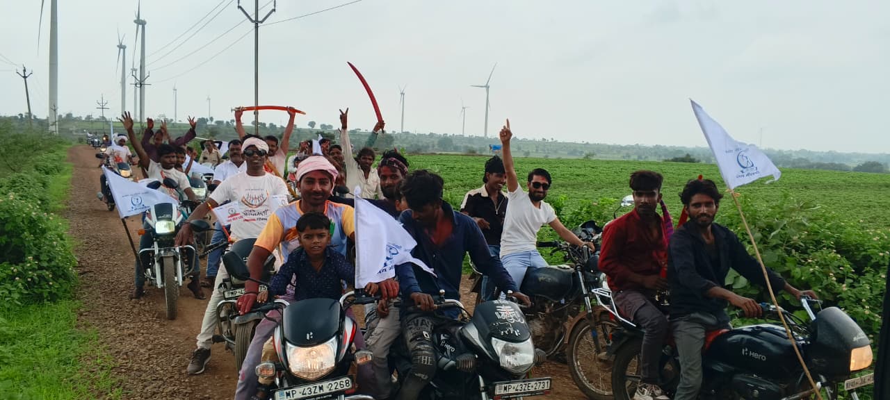 विश्व आदिवासी दिवस 2026: बछोड़िया-ठिकरिया में दिखा संस्कृति का रंग, बाइक रैली और नृत्य ने बांधा समां