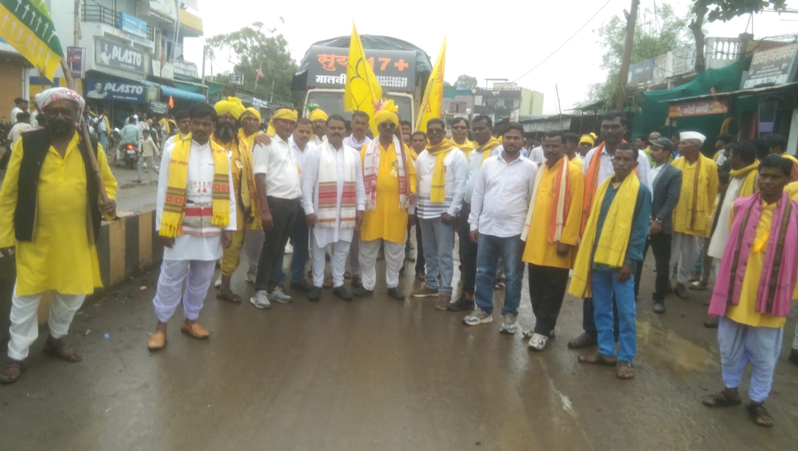सावन की फुहारों के बीच आठनेर में गूंजा आदिवासी गौरव, भव्य रैली के साथ मनाया विश्व आदिवासी दिवस