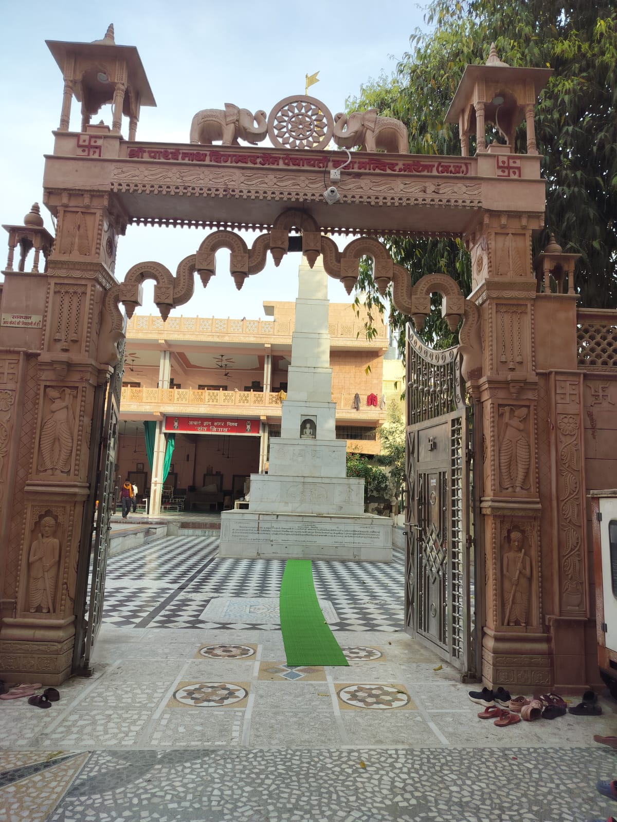 मुरैना के बड़े जैन मंदिर में चोरी, आठ दिन बाद भी पुलिस के हाथ खाली; समाज ने दी आंदोलन की चेतावनी