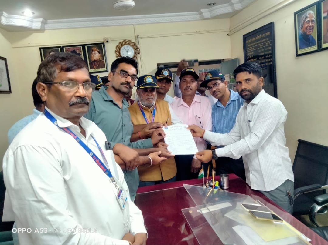 आमला शहीद स्मारक पर गेट निर्माण की मांग, पूर्व सैनिक संघ ने नगर पालिका अध्यक्ष को सौंपा ज्ञापन