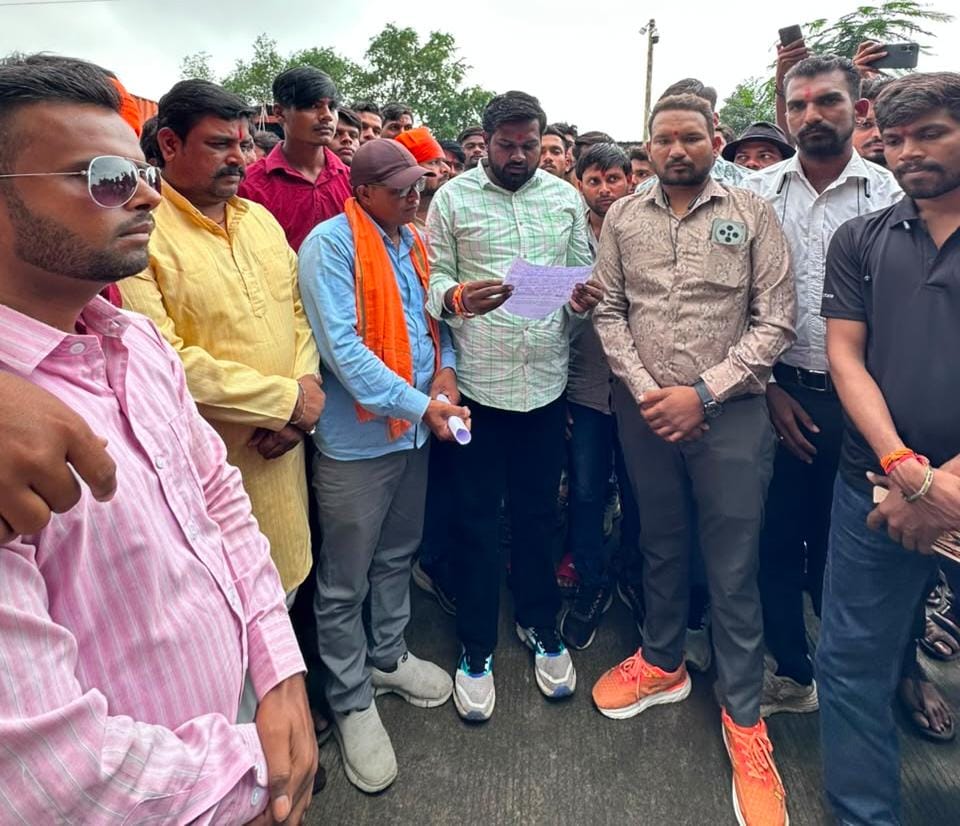 दलौदा थाने पर विहिप-बजरंग दल का प्रदर्शन, ‘लव जिहाद’ के मामलों में सख्त कार्रवाई की मांग