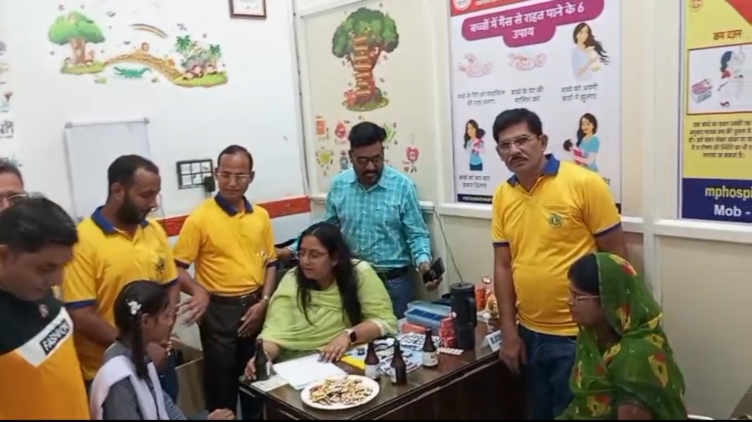 Nagda में स्वास्थ्य शिविर के चौथे दिन 415 लोगों का स्वास्थ्य परीक्षण, छात्राओं को मिली निःशुल्क चिकित्सा सुविधा