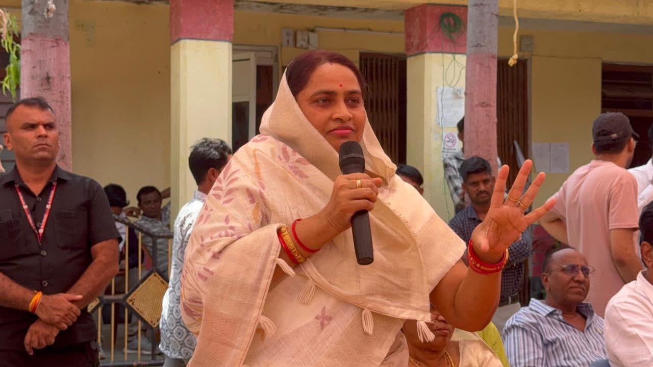 Alirajpur  : खाद के लिए भटक रहे किसानों पर विधायक सेना पटेल का सरकार पर हमला, कलेक्टर को पत्र लिखकर व्यवस्था सुधारने की मांग