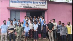 10 साल से पानी को तरस रहे 89 बच्चे, करंट के खतरे के बीच पढ़ाई; जर्जर शौचालय और अधूरा किचन शेड