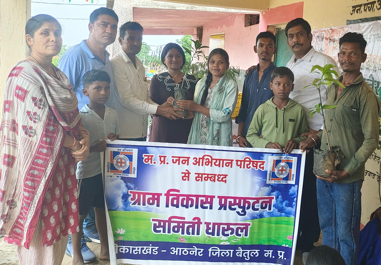 ‘पेड़ जीवन का आधार’, ‘वृक्षारोपण सुरक्षित भविष्य का संकल्प’: आठनेर में दिया पर्यावरण संरक्षण का संदेश