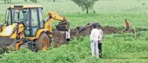 नाली निर्माण के दौरान नल-जल योजना की पाइपलाइन क्षतिग्रस्त, घरों तक पहुंच रहा गंदा पानी