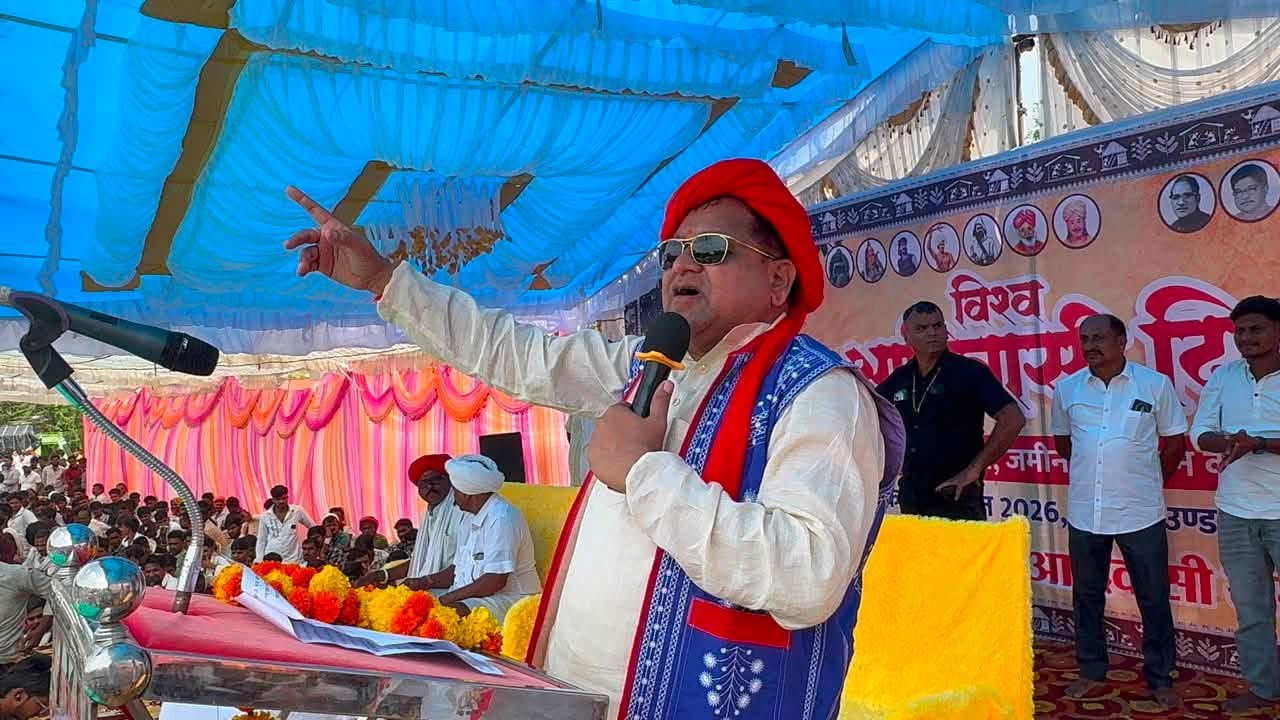 Alirajpur : बड़ी जुवारी के 264 हेक्टेयर ग्रेफाइट-वैनेडियम ब्लॉक को लेकर विवाद गहराया, ग्राम सभा प्रस्ताव मांगने पर उठे सवाल