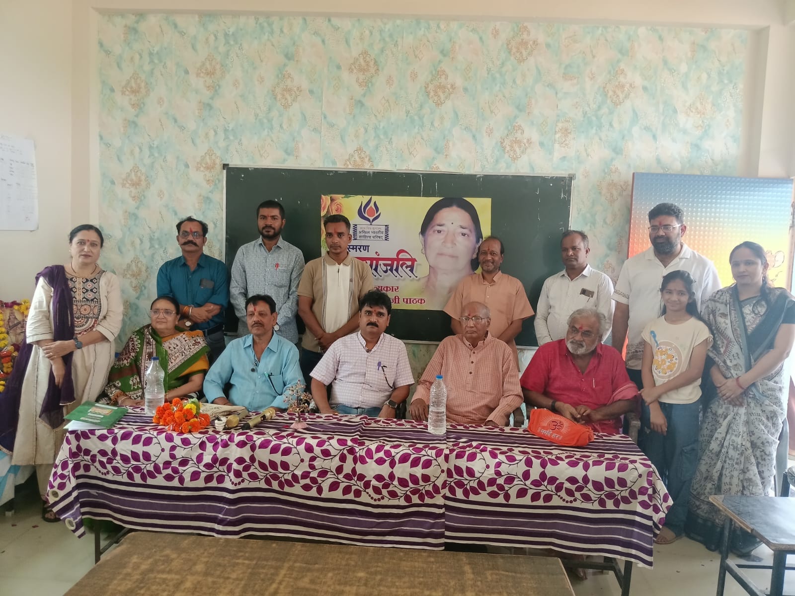 मनावर एक कविता मां के नाम: 10वें पुण्य स्मरण दिवस पर भावुक और शानदार काव्यांजलि