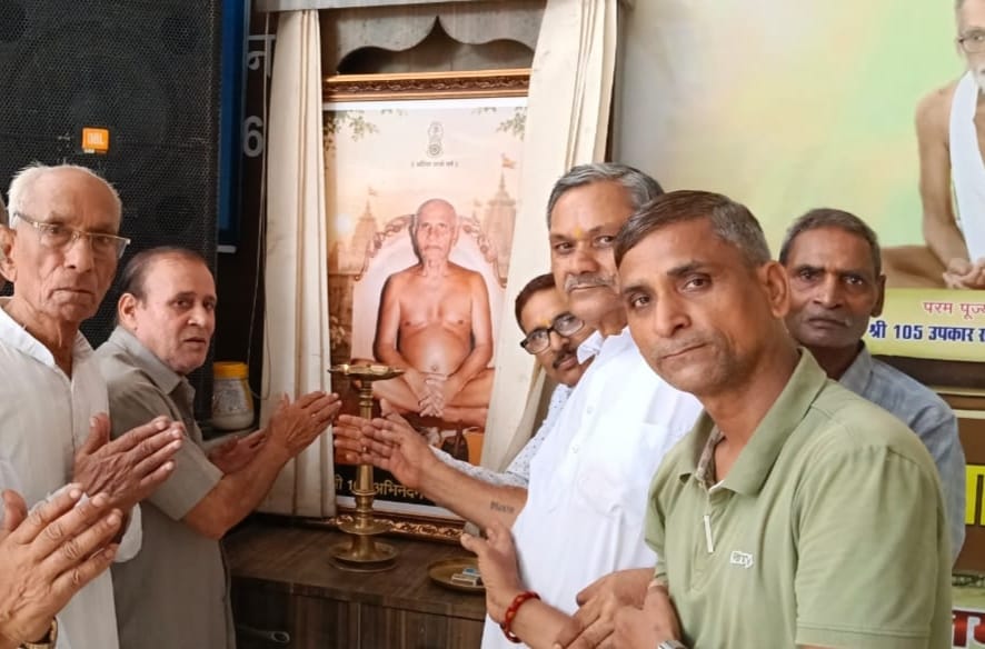 मुरैना में आचार्यश्री उदारसागर का प्रेरक संदेश, बोले- परिस्थितियां नहीं, खुद को बदलें