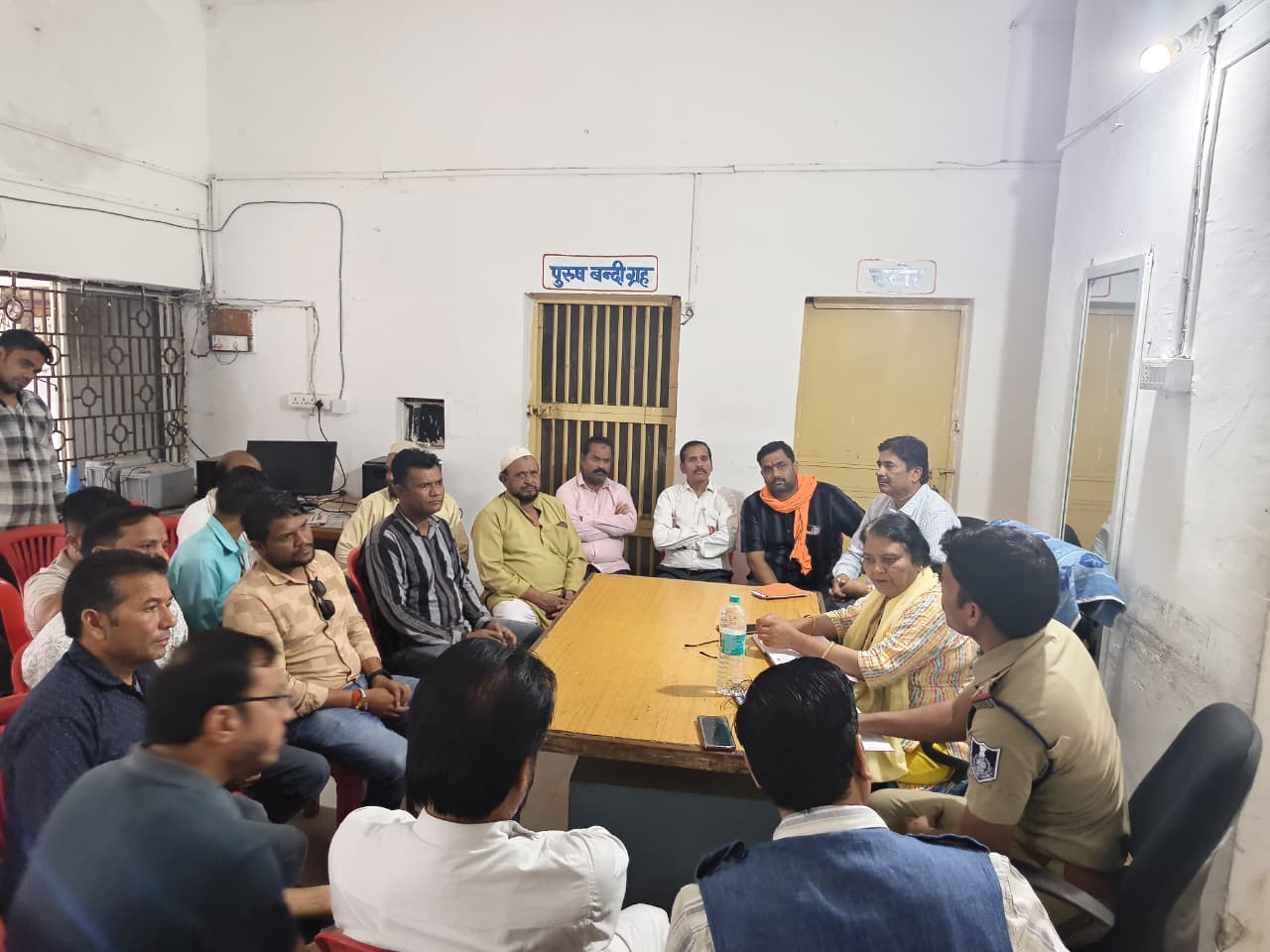 बम्हौरी में त्योहारों से पहले प्रशासन अलर्ट, शांति समिति की बैठक में उठा बस स्टैंड का बड़ा मुद्दा