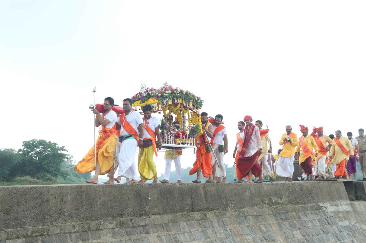 बाबा वटकेश्वर महादेव शाही ठाट-बाट से नगर भ्रमण पर निकले और भक्तों को दर्शन देकर उनका हाल जाना