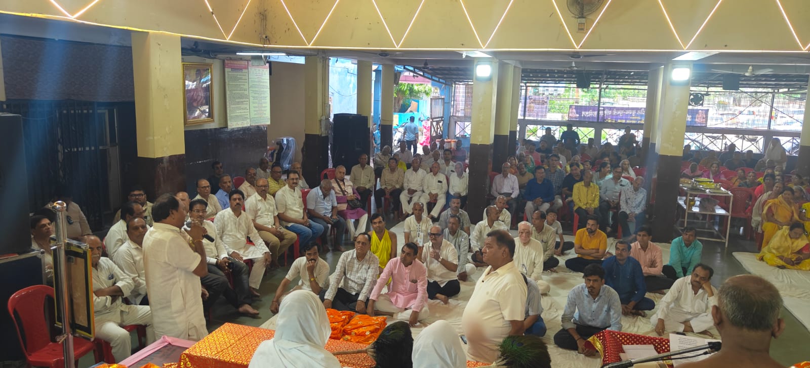 इंदौर में दिखा अद्भुत धार्मिक मिलन—आचार्य श्री कुमुदनंदीजी महाराज के 63वें अवतरण दिवस पर पहली बार एक मंच पर विराजित हुए पांच संघ।