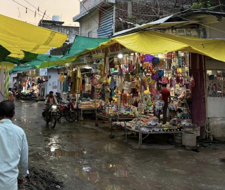 श्रावण के अंतिम मंगलवार को बम्होरी बाजार में रही रौनक, रक्षाबंधन की खरीदारी से गुलजार रहा बाजार