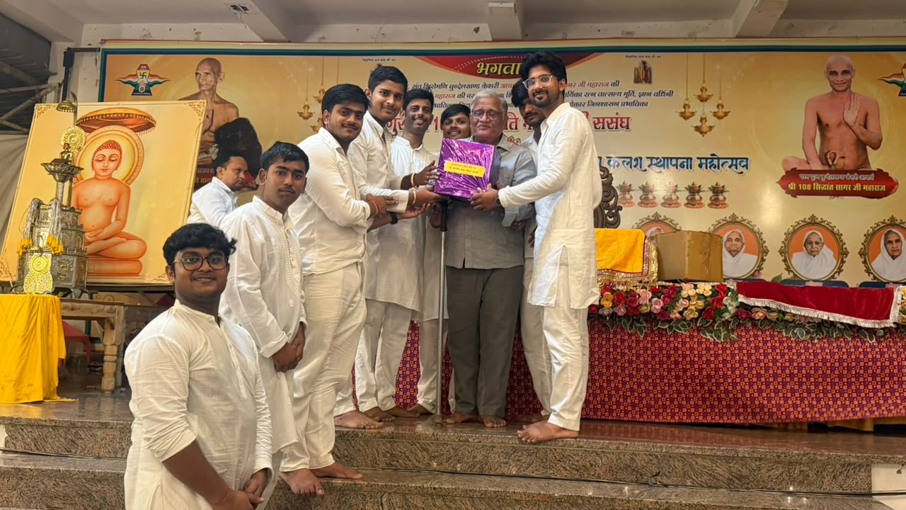 आर्यिका श्री संगममति माताजी के सान्निध्य में निकली भव्य णमोकार महामंत्र आरती शोभायात्रा