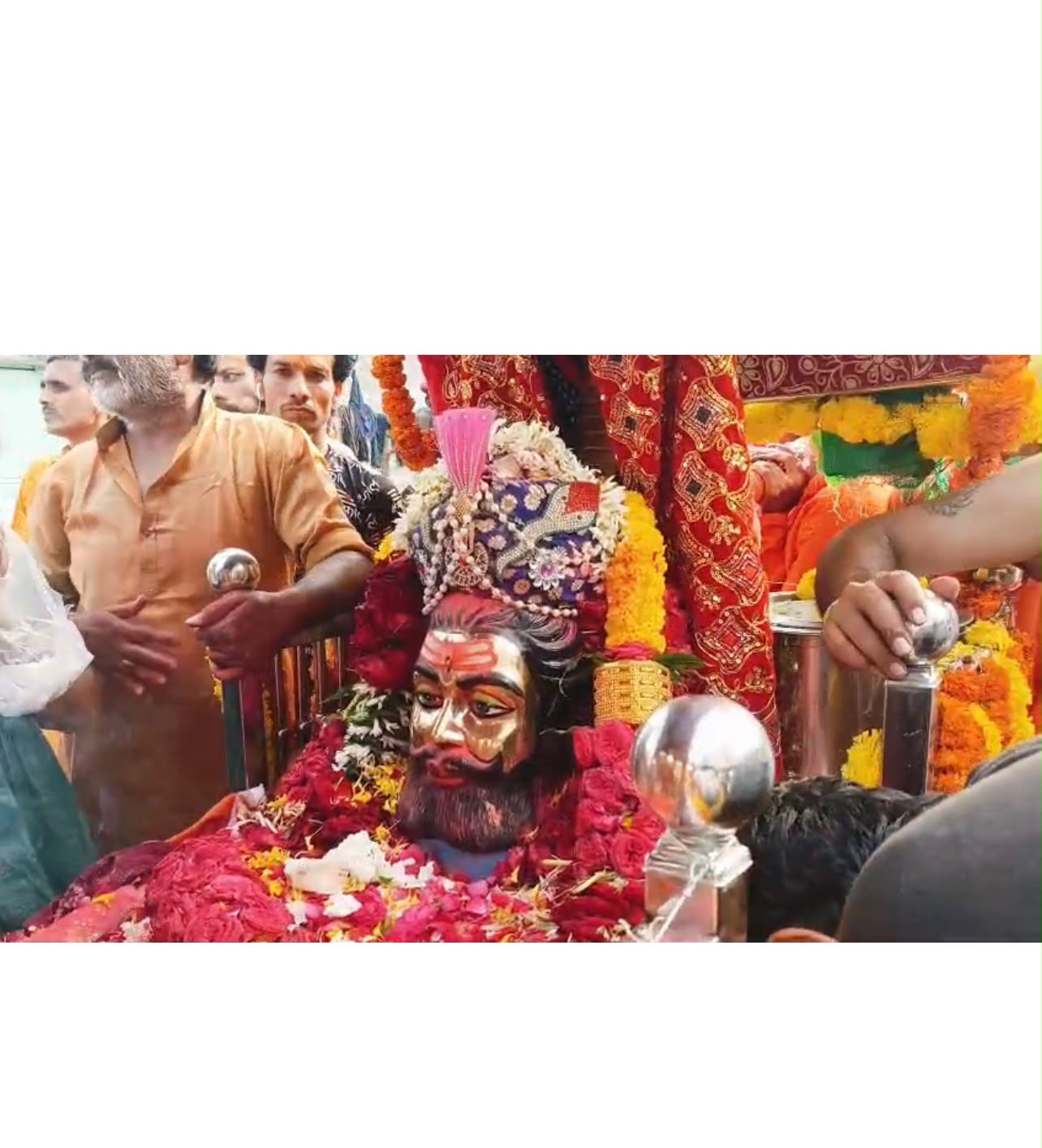 महिदपुर में नाग चंद्रेश्वर महादेव की भव्य सवारी, फूलों से सजी पालकी में नगर भ्रमण पर निकले बाबा