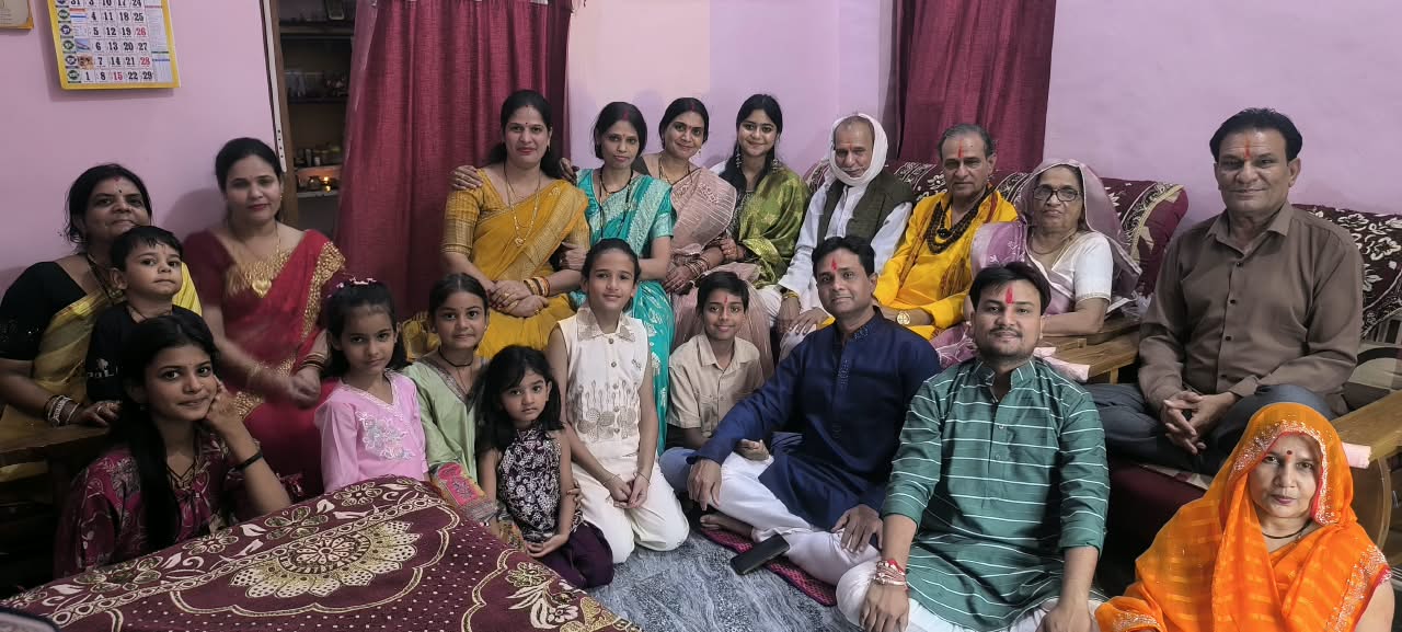 बम्होरी में रक्षाबंधन की धूम, बहनों ने भाइयों की कलाई पर बांधी राखी; घर-घर दिखा उत्साह