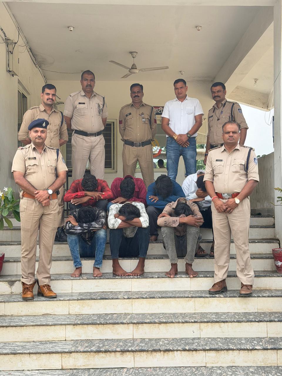 रतलाम में सोलर प्लांट चोरी का बड़ा खुलासा, 7 आरोपी गिरफ्तार; पिकअप जब्त